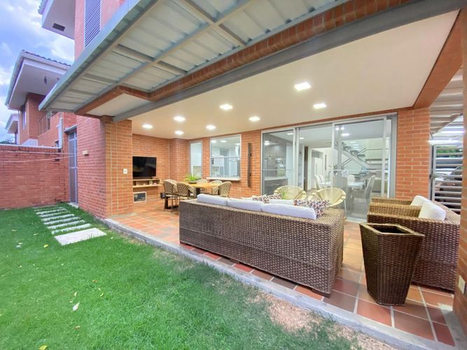 Casa de 4 alcobas en venta en El Castillo, Jamundí, 290 m² · foto 23 de 24