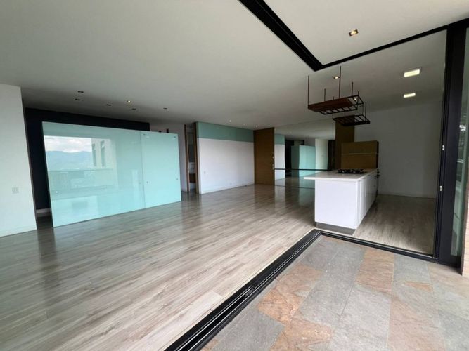 Apartamento de 3 alcobas en arriendo en Los Balsos, Medellín, 180 m² · foto 2 de 20