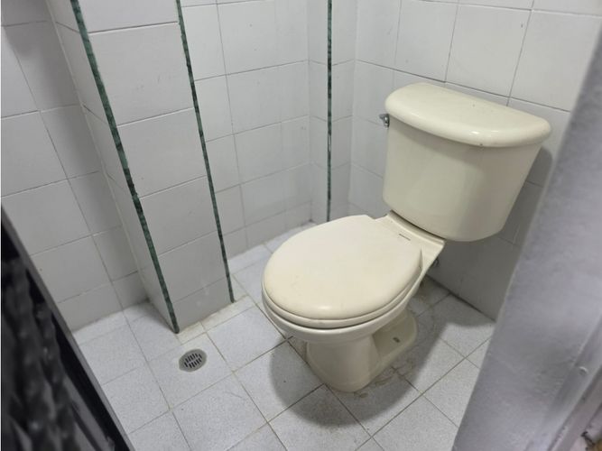 Bodega en arriendo en El Poblado, Medellín, 100 m² · foto 6 de 8