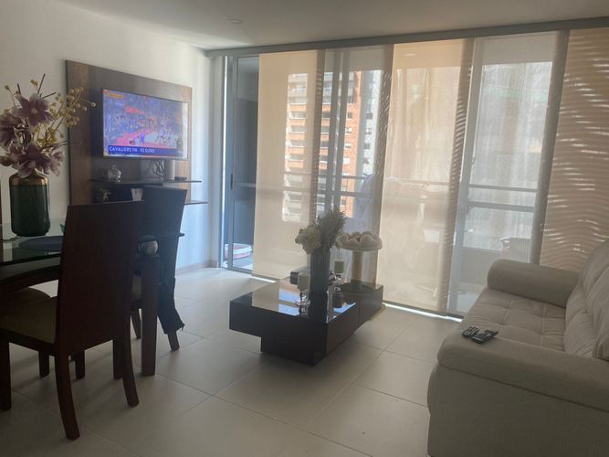Apartamento en venta en El Poblado, Medellín · foto 2 de 12