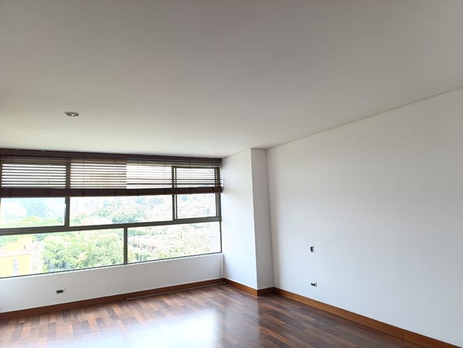 Apartamento de 3 alcobas en venta en El Poblado, Medellín, 195 m² · foto 4 de 16