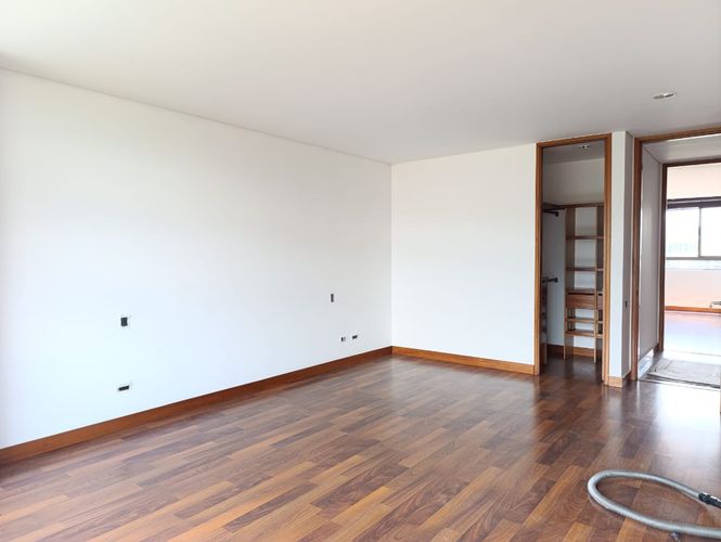 Apartamento de 3 alcobas en venta en El Poblado, Medellín, 195 m² · foto 5 de 16