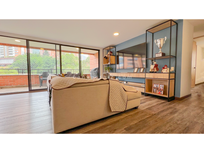 Apartamento de 4 alcobas en venta en El Poblado, Medellín, 127 m² · foto 2 de 10