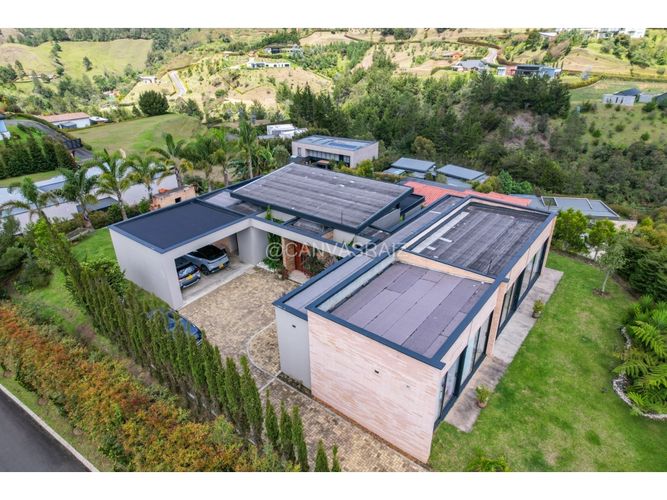 Casa de 4 alcobas en venta en Pantanillo, Rionegro, 280 m² · foto 2 de 22