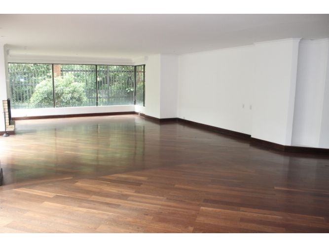 Apartamento de 4 alcobas en venta en Los Rosales, Bogotá, 248 m² · foto 2 de 24
