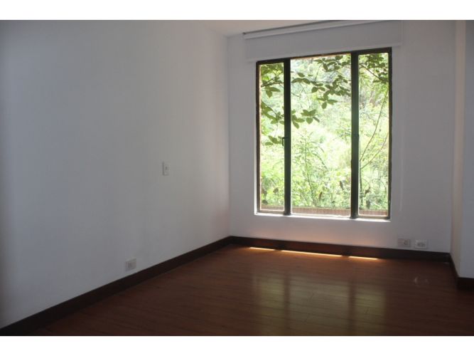 Apartamento de 4 alcobas en venta en Los Rosales, Bogotá, 248 m² · foto 11 de 24