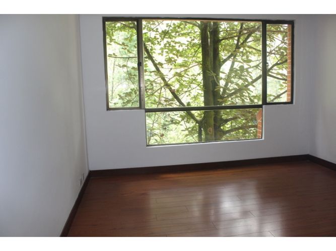 Apartamento de 4 alcobas en venta en Los Rosales, Bogotá, 248 m² · foto 13 de 24