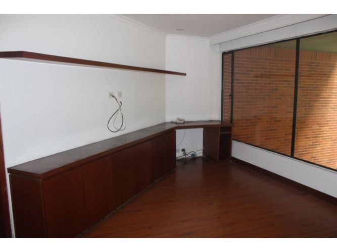 Apartamento de 4 alcobas en venta en Los Rosales, Bogotá, 248 m² · foto 16 de 24