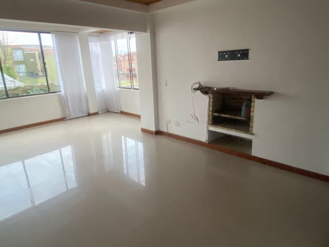 Casa de 3 alcobas en venta en 20 De Julio Sector I, Chía, 275 m² · foto 2 de 24