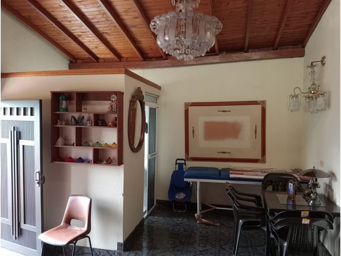 Casa de 6 alcobas en venta en El Diamante, Medellín, 210 m² · foto 15 de 18