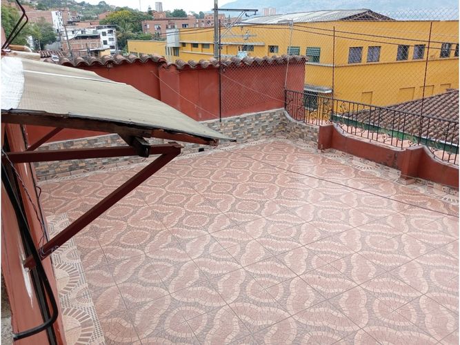 Casa de 6 alcobas en venta en El Diamante, Medellín, 210 m² · foto 17 de 18