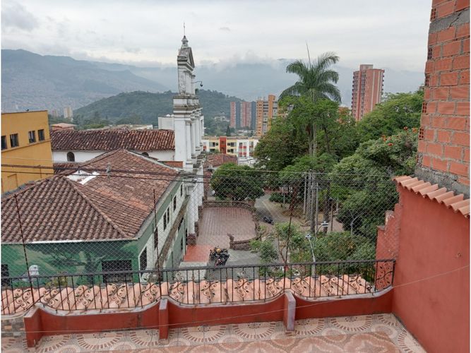 Casa de 6 alcobas en venta en El Diamante, Medellín, 210 m² · foto 18 de 18