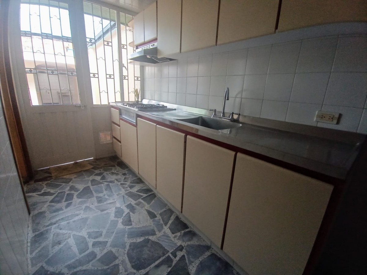 Casa en venta en Normandia, Bogotá · foto 4 de 24