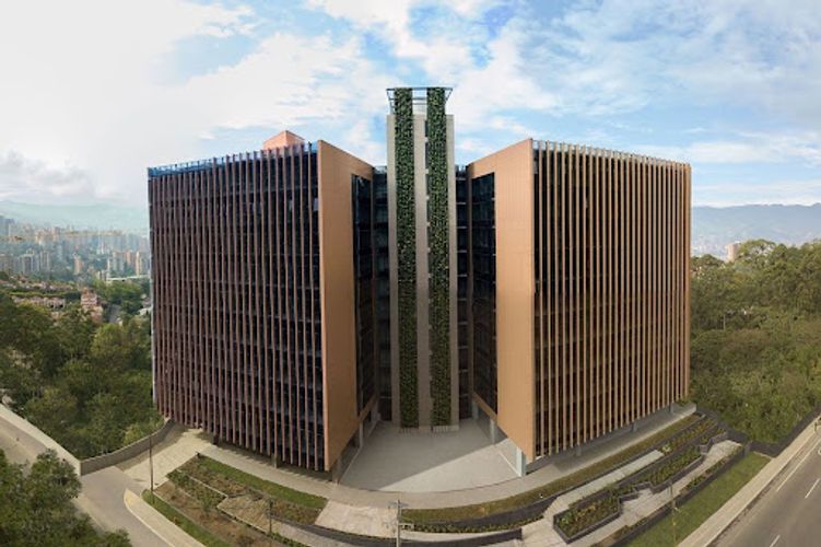 Oficina en arriendo en Altos Del Poblado, Medellín, 80 m² · foto 2 de 9