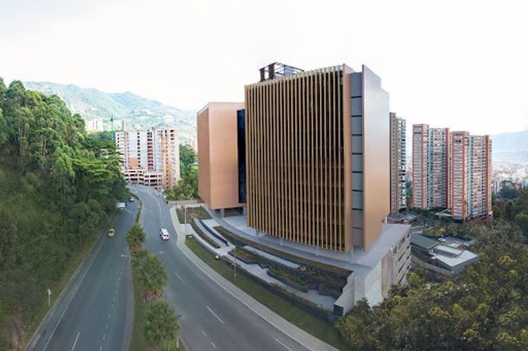 Oficina en arriendo en Altos Del Poblado, Medellín, 80 m² · foto 3 de 9
