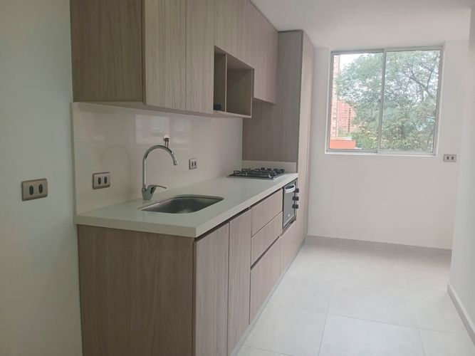 Apartamento de 3 alcobas en arriendo en El Poblado, Medellín, 100 m² · foto 4 de 16
