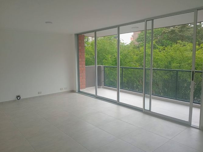 Apartamento de 3 alcobas en arriendo en El Poblado, Medellín, 100 m² · foto 2 de 16