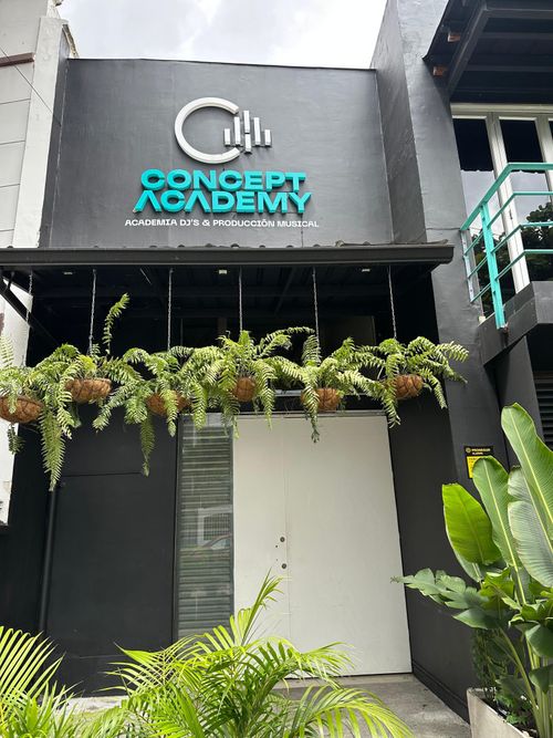 Edificio en venta en Granada, Cali, 370 m² · foto 2 de 17