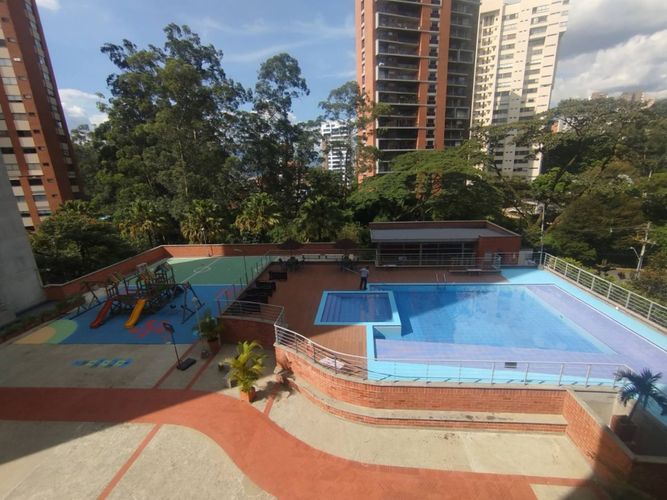 Apartamento de 3 alcobas en arriendo en El Poblado, Medellín, 117 m² · foto 19 de 23