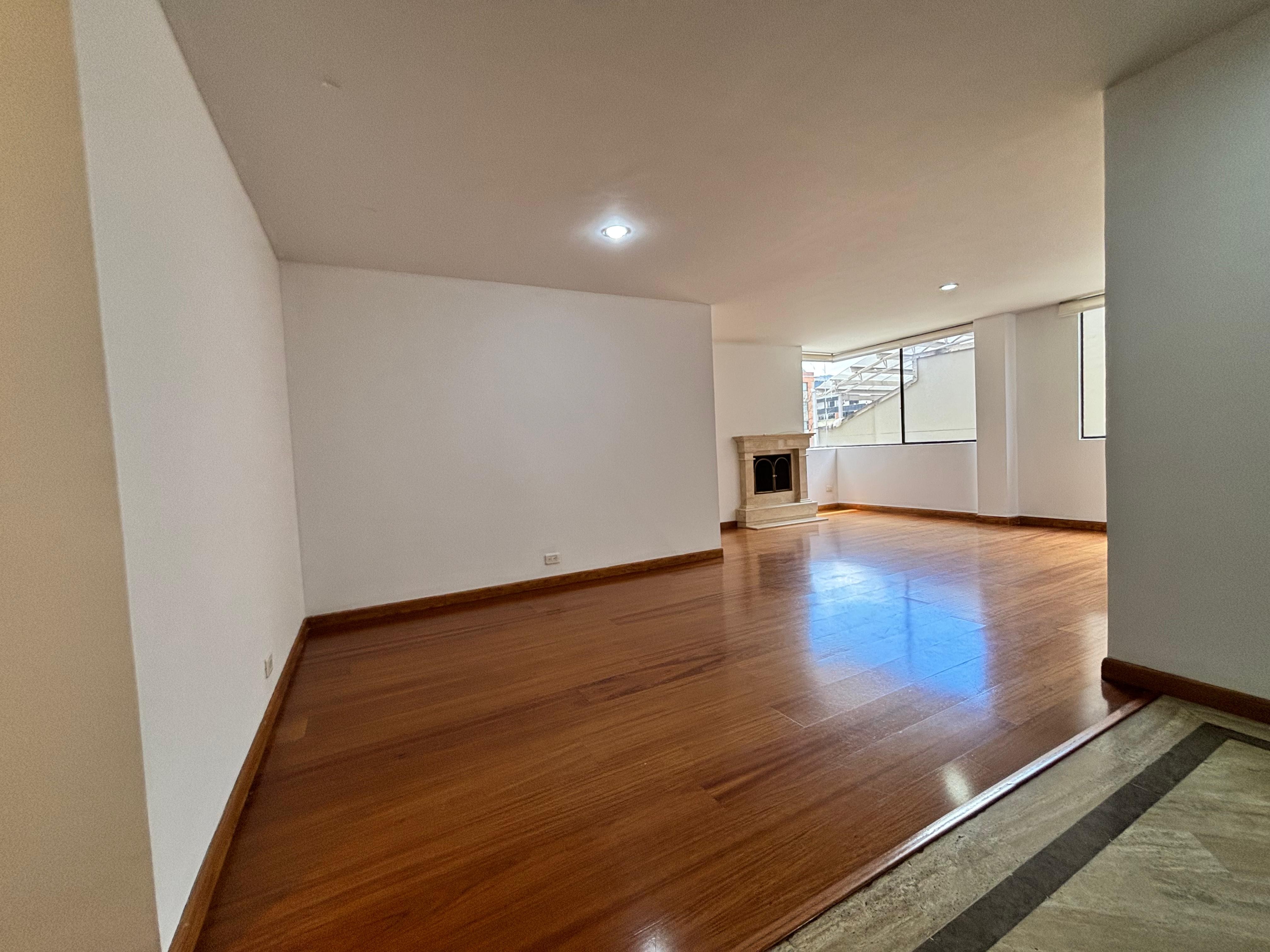 Apartamento en venta en El Chico, Bogotá · foto 2 de 16