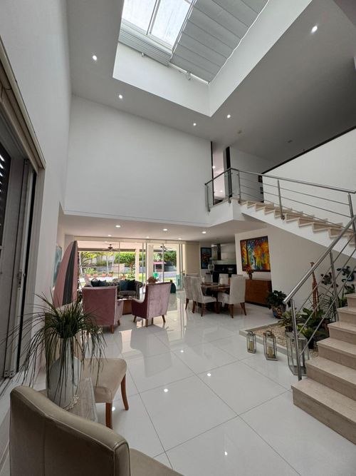 Casa de 4 alcobas en venta en Pance, Cali, 400 m² · foto 2 de 23