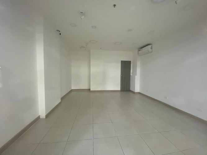 Local en arriendo en El Poblado, Medellín, 30 m² · foto 2 de 6