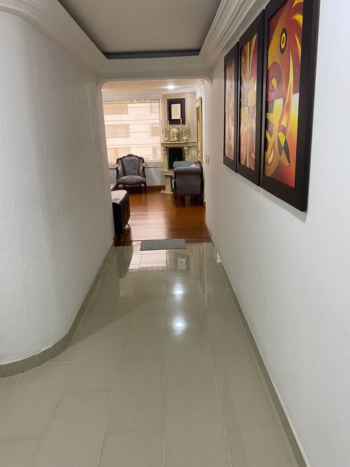Apartamento de 3 alcobas en venta en Santa Barbara, Bogotá, 196 m² · foto 17 de 18
