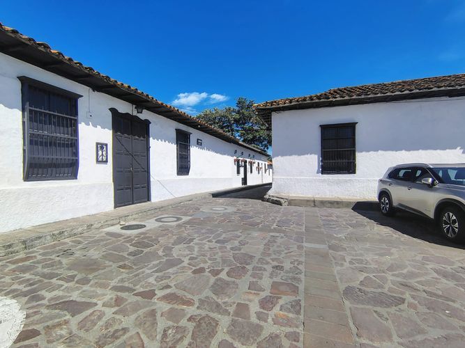 Casa de 6 alcobas en venta en Casco Urbano, Girón, 496 m² · foto 3 de 23
