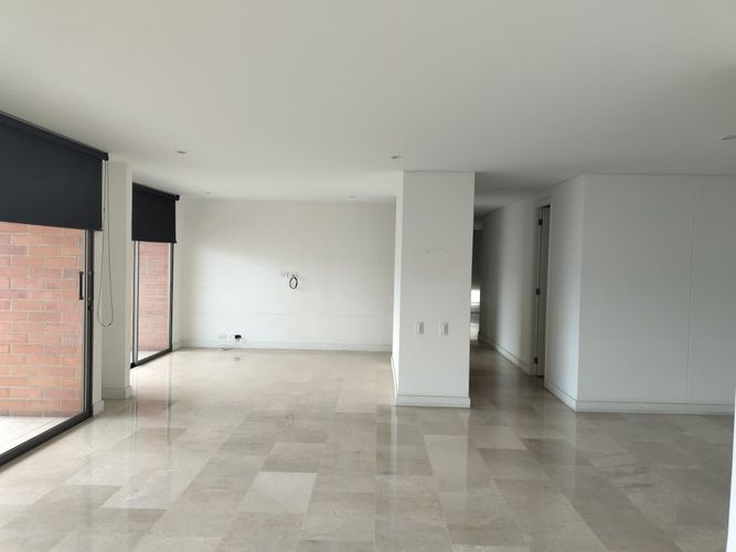 Apartamento de 2 alcobas en arriendo en Los Naranjos, Medellín, 190 m² · foto 5 de 19
