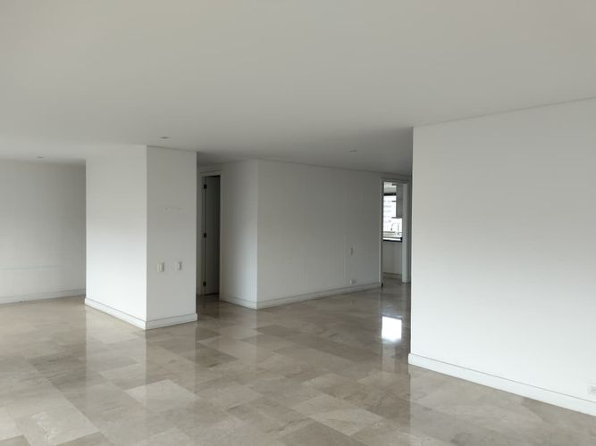 Apartamento de 2 alcobas en arriendo en Los Naranjos, Medellín, 190 m² · foto 17 de 19