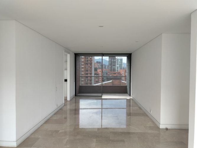 Apartamento de 2 alcobas en arriendo en Los Naranjos, Medellín, 190 m² · foto 3 de 19