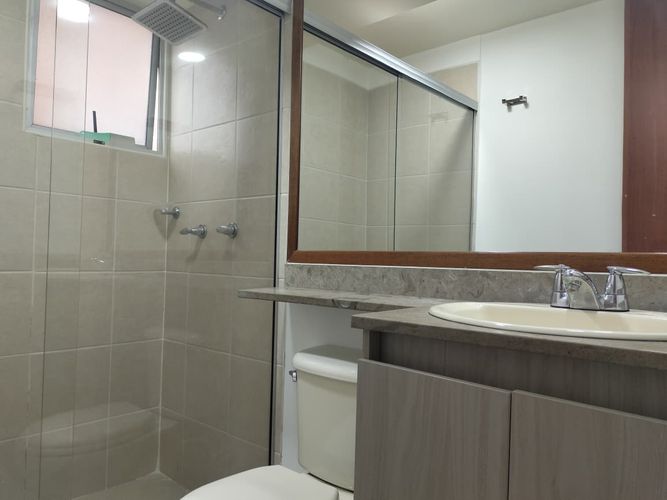 Apartamento de 3 alcobas en arriendo en El Poblado, Medellín, 103 m² · foto 17 de 18
