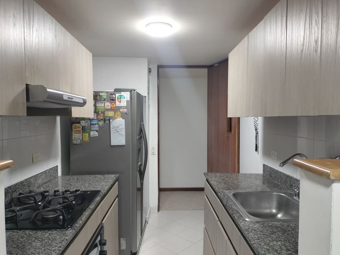 Apartamento de 3 alcobas en arriendo en El Poblado, Medellín, 103 m² · foto 4 de 18