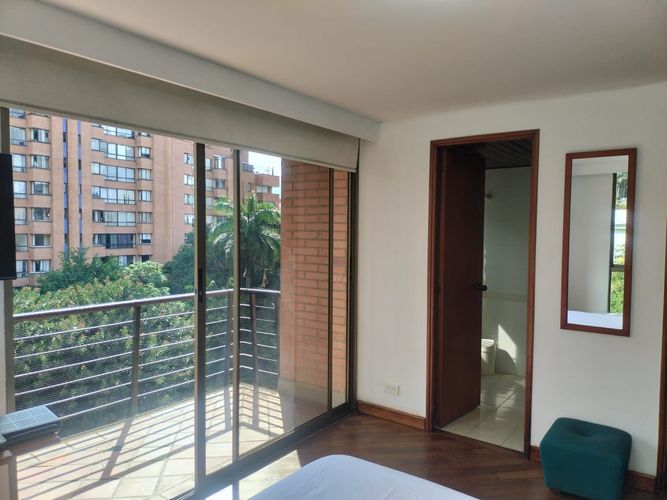 Apartamento de 2 alcobas en arriendo en El Poblado, Medellín, 70 m² · foto 2 de 14