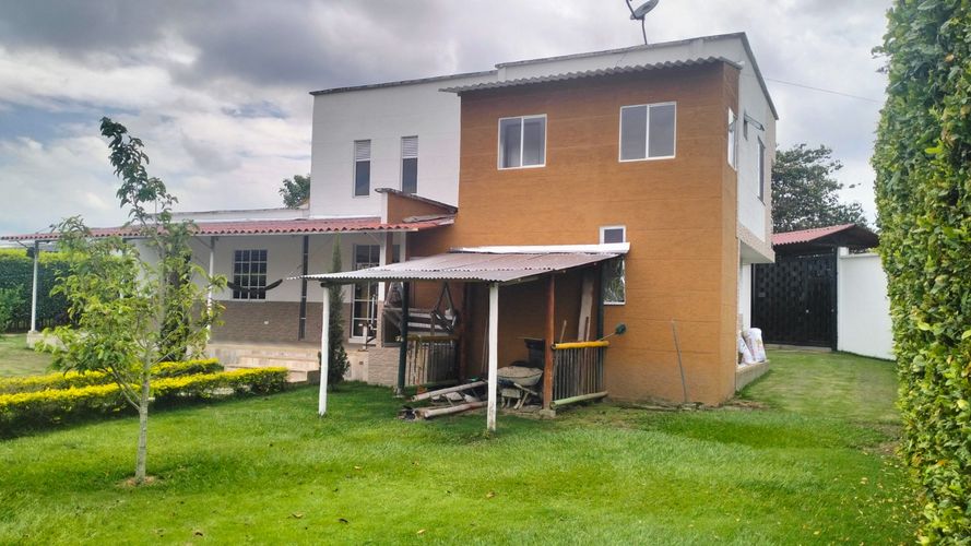 Casa de 3 alcobas en venta en Puerto Espejo, Armenia, 1242 m² · foto 2 de 22