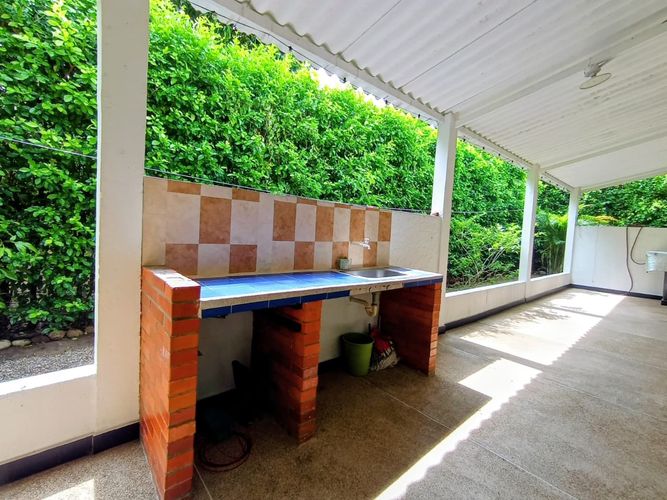 Casa de 5 alcobas en venta en Las Varas, Ricaurte, 1000 m² · foto 9 de 24