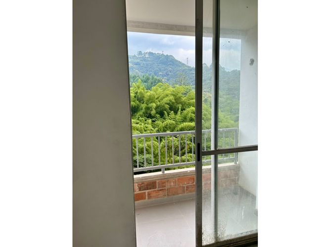Apartamento de 2 alcobas en venta en San Jose, Sabaneta, 56 m² · foto 2 de 13