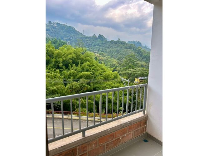 Apartamento de 2 alcobas en venta en San Jose, Sabaneta, 56 m² · foto 3 de 13