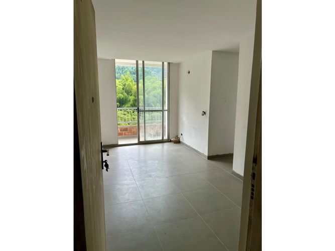 Apartamento de 2 alcobas en venta en San Jose, Sabaneta, 56 m² · foto 4 de 13