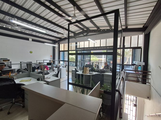 Local en arriendo en Cristo Rey, Medellín, 126 m² · foto 2 de 20