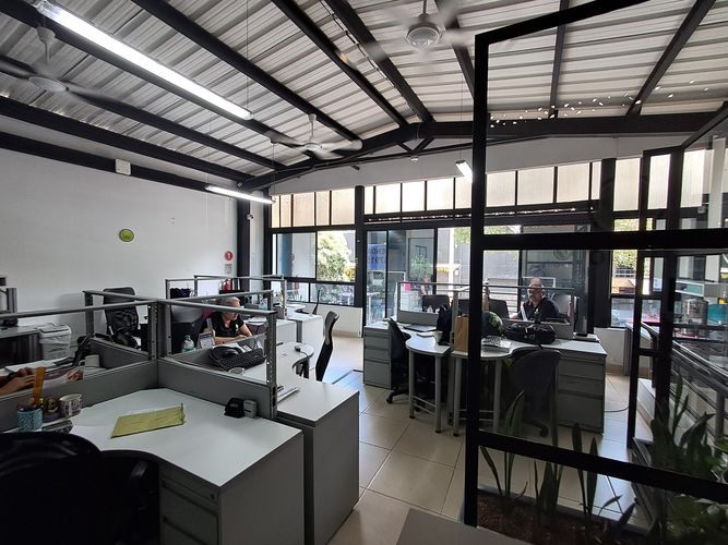 Local en arriendo en Cristo Rey, Medellín, 126 m² · foto 6 de 20