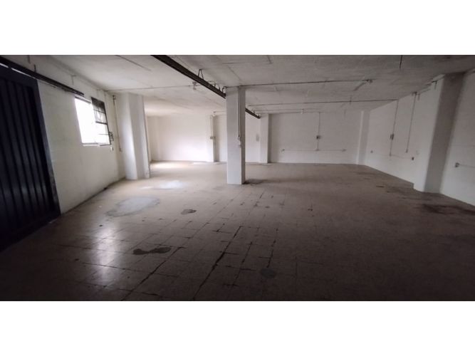 Bodega en arriendo en Laureles, Medellín, 510 m² · foto 2 de 13