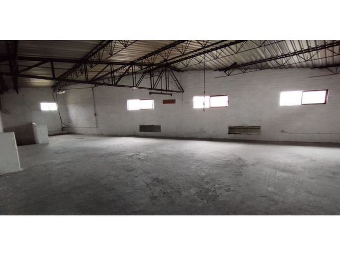 Bodega en arriendo en Laureles, Medellín, 510 m² · foto 12 de 13