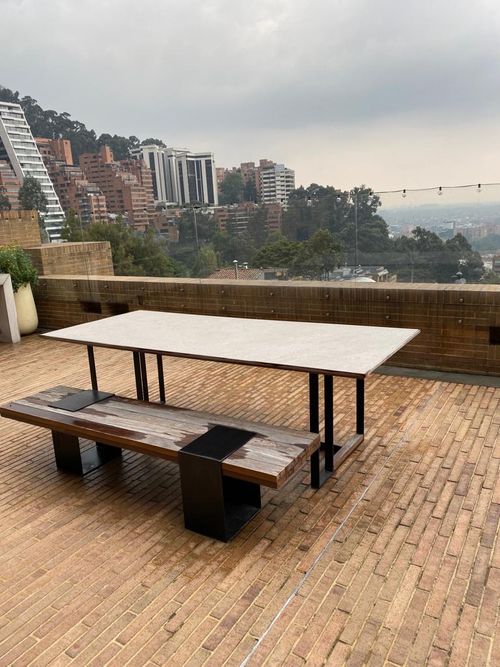 Apartamento de 2 alcobas en venta en El Refugio I, Bogotá, 300 m² · foto 2 de 24