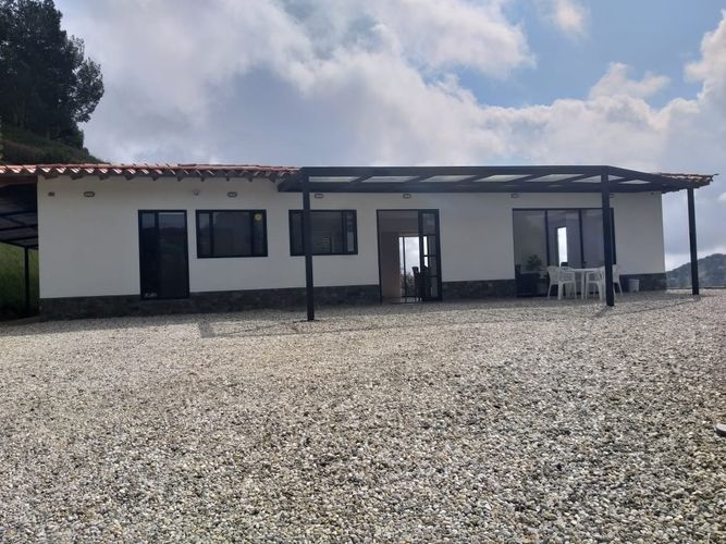 Casa de 4 alcobas en venta en Altos Del Escobero, Envigado · foto 21 de 24