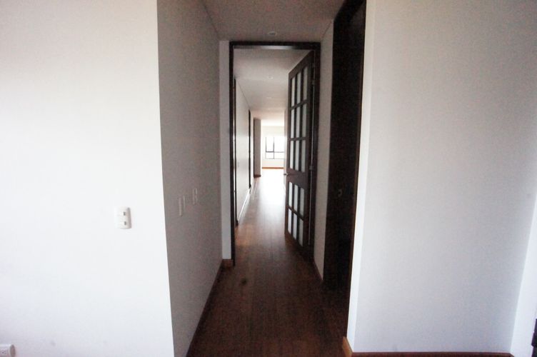 Apartamento de 4 alcobas en venta en La Calleja, Bogotá, 253 m² · foto 2 de 24
