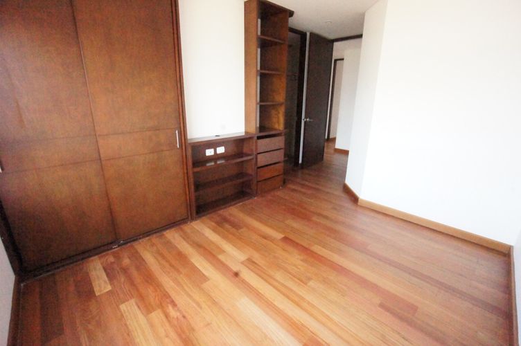 Apartamento de 4 alcobas en venta en La Calleja, Bogotá, 253 m² · foto 8 de 24
