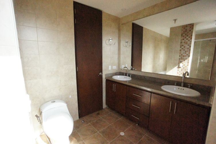 Apartamento de 4 alcobas en venta en La Calleja, Bogotá, 253 m² · foto 14 de 24