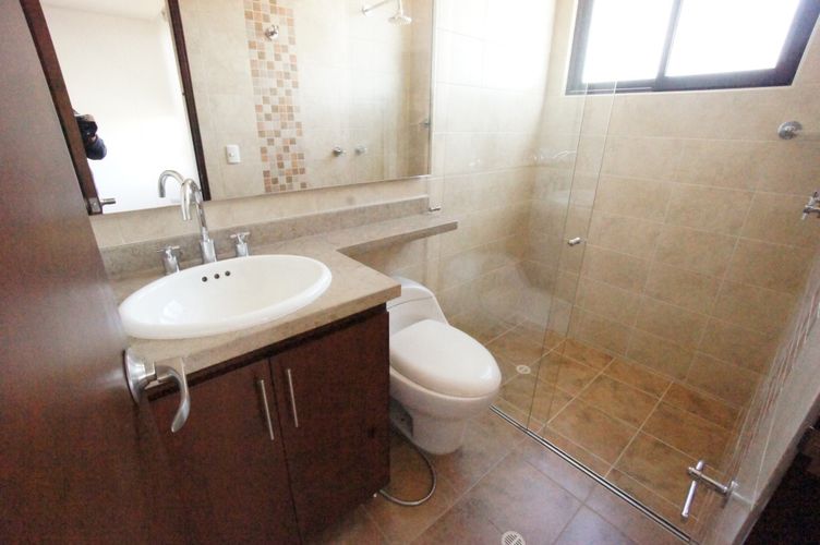 Apartamento de 4 alcobas en venta en La Calleja, Bogotá, 253 m² · foto 17 de 24