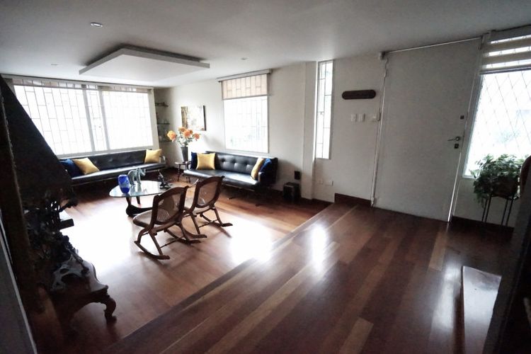 Casa de 5 alcobas en venta en Polo Club, Bogotá, 238 m² · foto 2 de 24